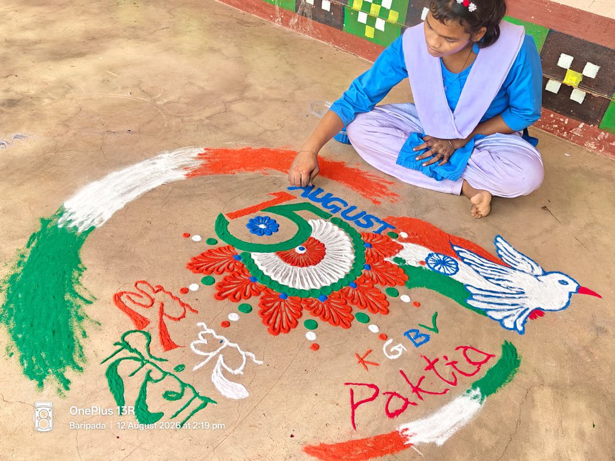 SMEOdisha's tweet photo. As part of the Har Ghar Tiranga campaign, students across schools showcased their creativity through beautiful Tiranga-themed rangolis, spreading the message of patriotism. https://t.co/OYA0A5Wlzp