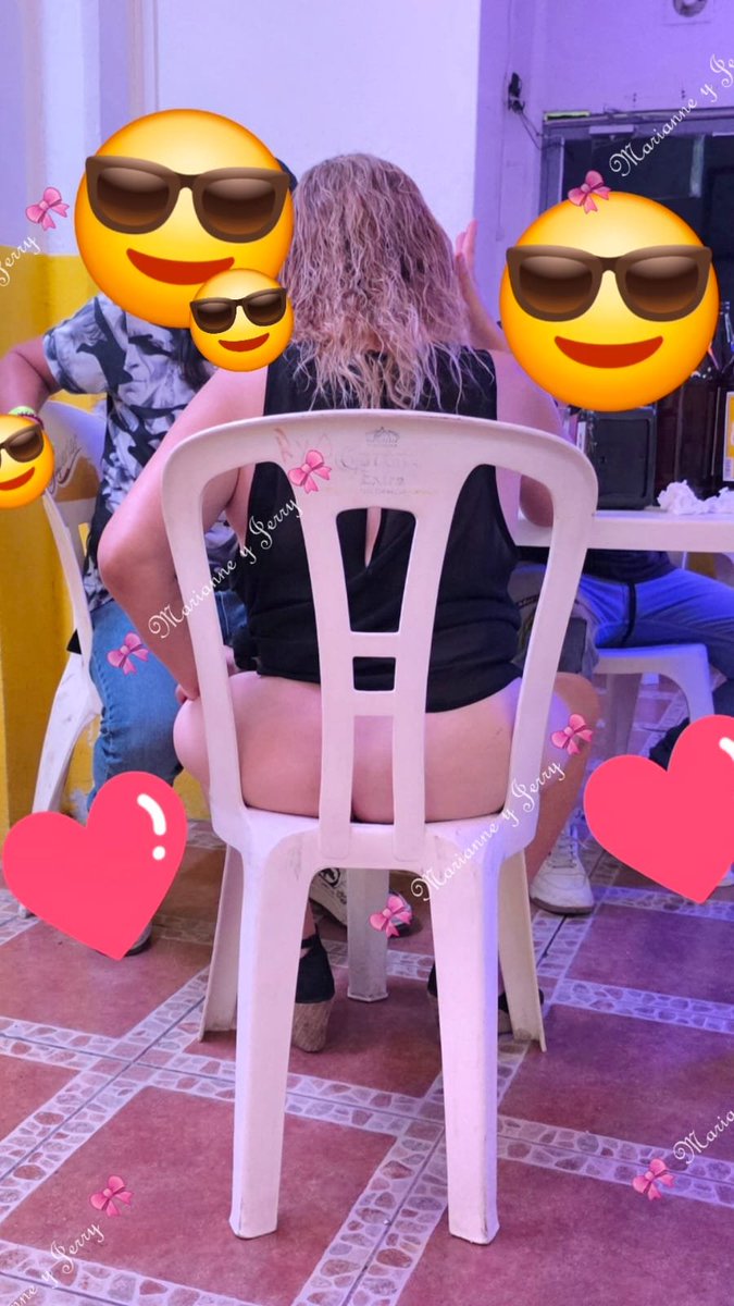 Marpely's tweet photo. Ombliguito de semana mis amores❤️ y saludándolos con mucho gusto, compartiendo unas fotos de anoche en donde me quedé sin nada (que raro verdad? 🤭) con vista por atrás y ufff por delante ya que hacía mucho calorcito y tuve que refrescarla para beneplácito de unos amigos, gustan? https://t.co/rNcFnEioSt