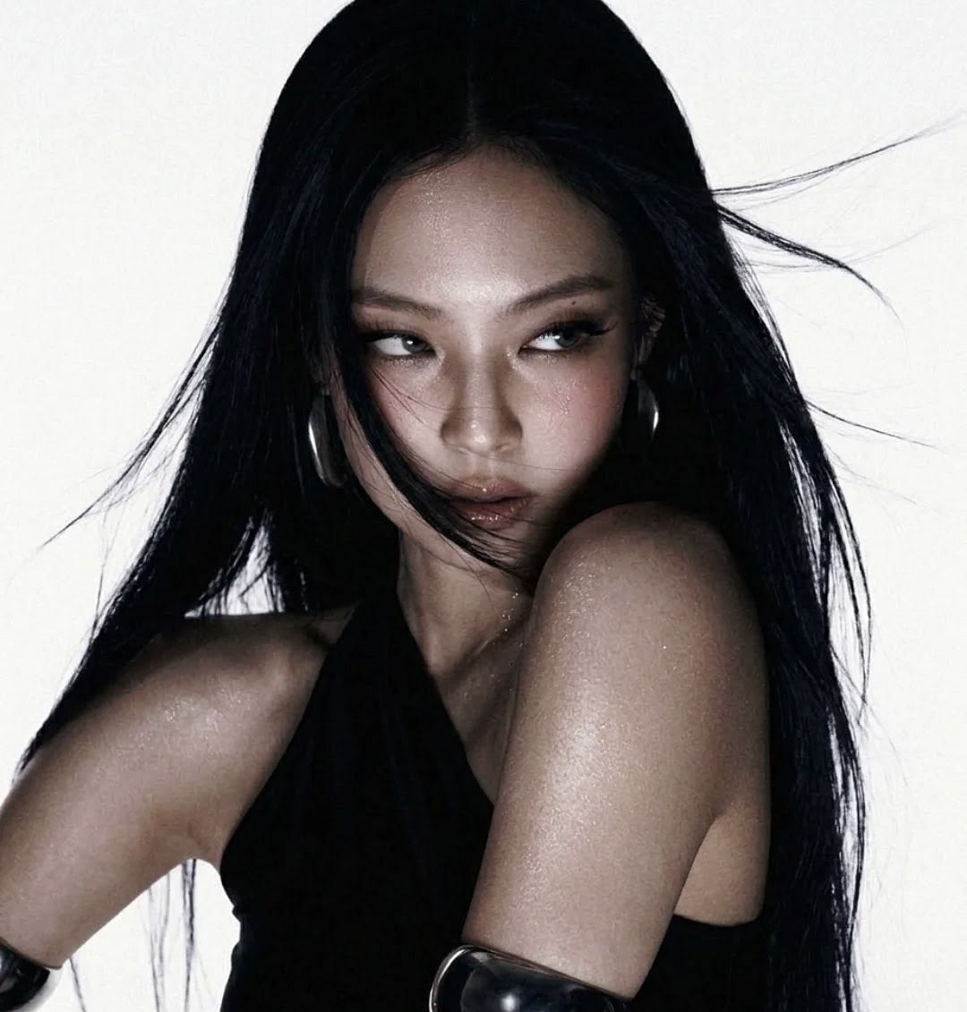 BLACKPINKSCRAVE's tweet photo. JENNIE becomes the FIRST and only female K-pop soloist to achieve an All-Kill record across every major music platform. https://t.co/zWOxJX3fxf