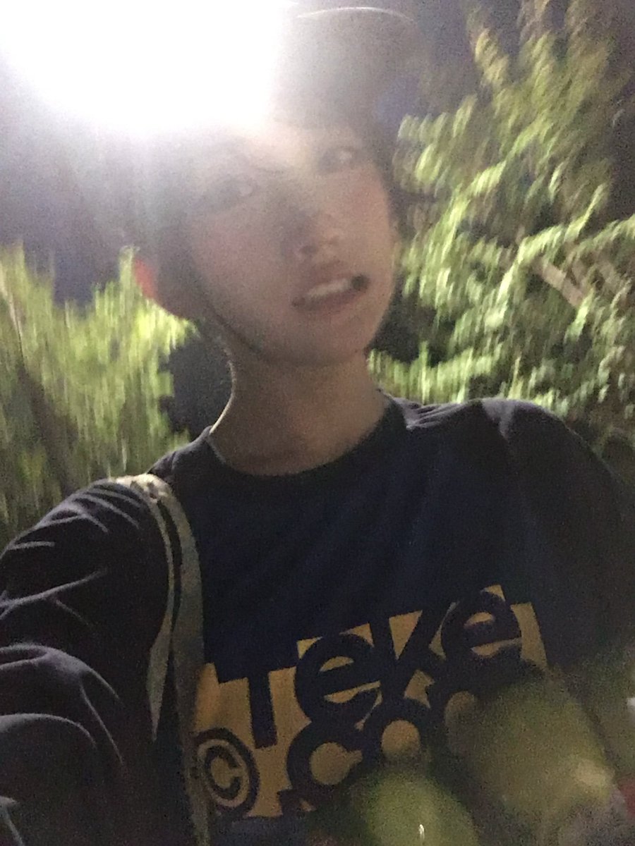 AttackerJunhwi's tweet photo. malem-malem panen apel, ada yang mw? satu aja tapiyah. https://t.co/px4OwERK2f