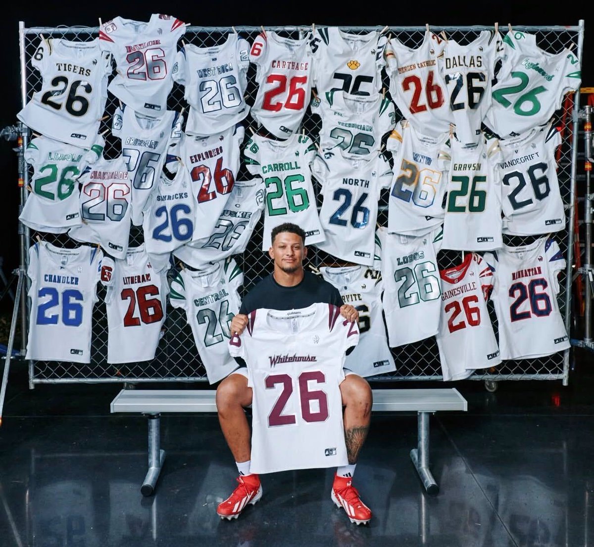 RivalsHS's tweet photo. 28 high school football programs will receive Patrick Mahomes’ “Gladiator” gear for the 2026 season🔥

Baylor School (TN), Bergen Catholic (NJ), Grayson (GA), Orange Lutheran (CA), Southlake Carroll (TX) and more.

Full list: https://t.co/Nw4bzIJqBT https://t.co/MRwm24bzfx