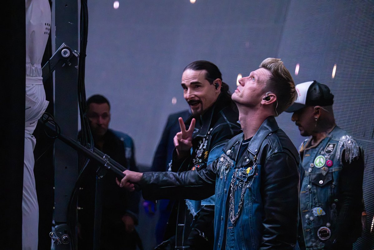 backstreetboys's tweet photo. Another great weekend at @SphereVegas with all of you &amp; some special guests! See you Thursday! 🩵 

📸: @Dr_Dude https://t.co/5SjsHnAiCB