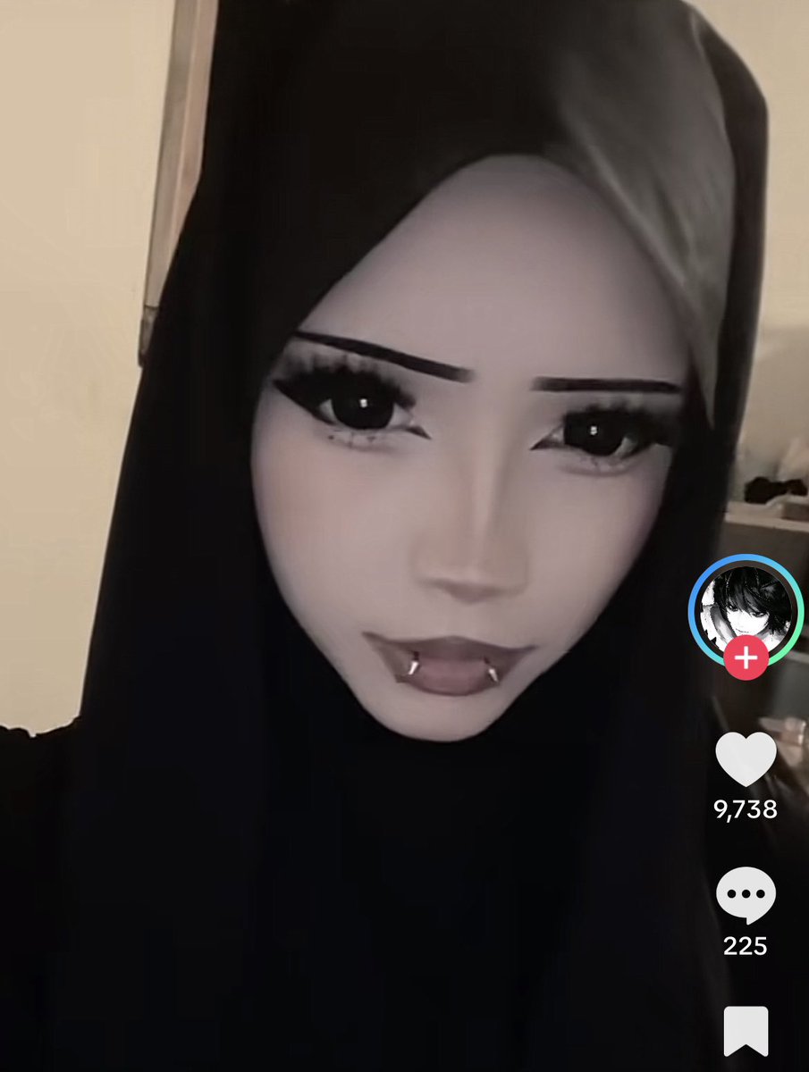 6yikes's tweet photo. just saw a hijabi egirl https://t.co/b7ZgJFurya