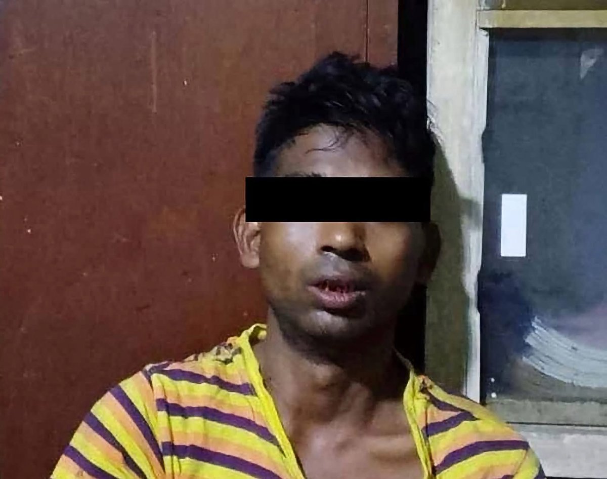 KoMate2026's tweet photo. A conscript returned from military service in Mandalay and stabbed the local administrator who drafted him in 2024. The official was severely injured and hospitalized, while the attacker was arrested.
#Mandalay #MyanmarNews https://t.co/N48LHQAf4x