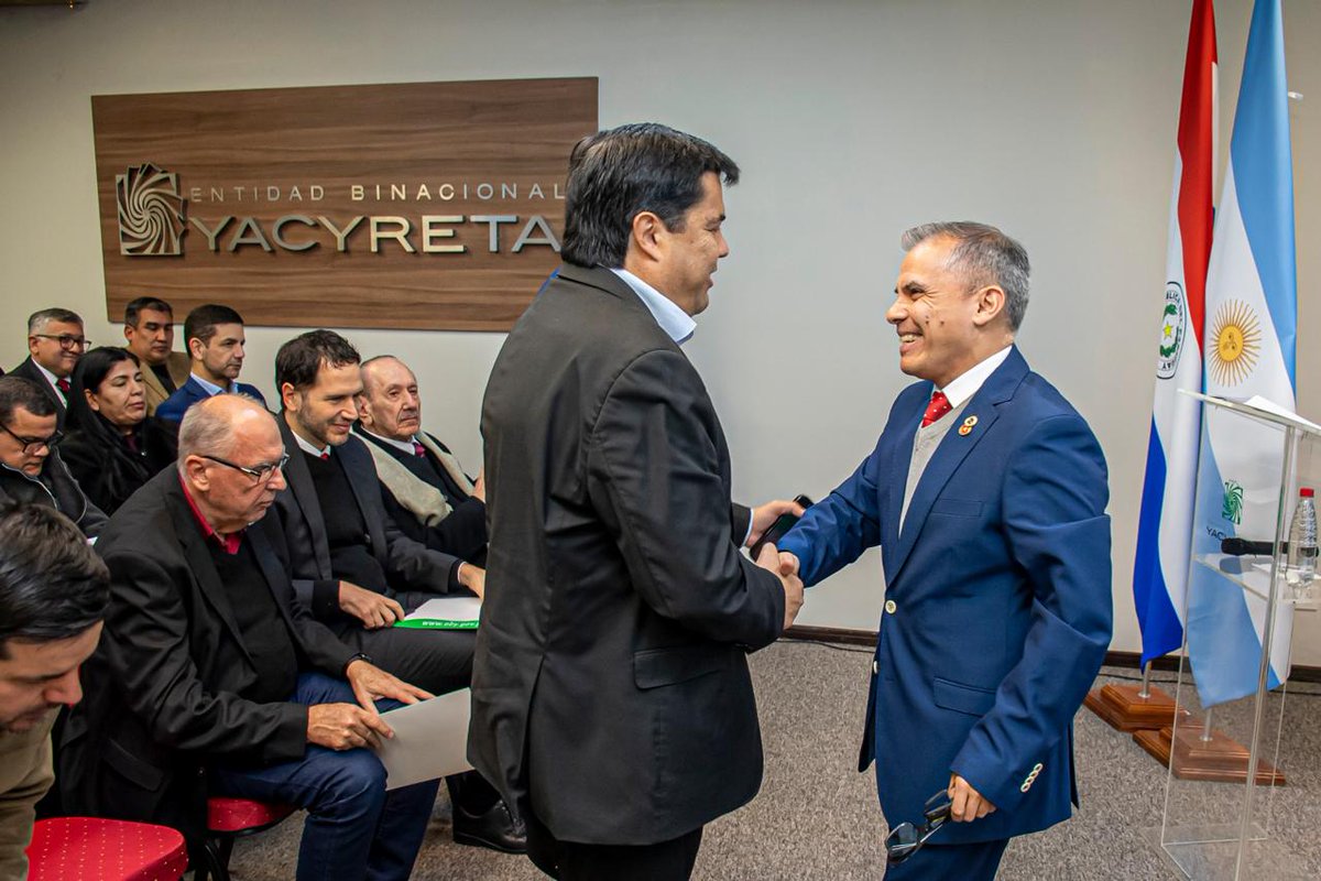 ebypy's tweet photo. Asesoría Jurídica de la EBY logra un ahorro de unos 34 millones de dólares en tres años de gestión⚖️✨

La Entidad Binacional Yacyretá (EBY), a través de las gestiones realizadas por la Asesoría Jurídica desde agosto de 2023 hasta agosto de 2026, evitó pérdidas económicas por G. 243.015.897.817(USD 33.939.369), con sentencias judiciales favorables, acuerdos, resoluciones y dictámenes en el ámbito laboral y cumplimientos de certificados ambientales.