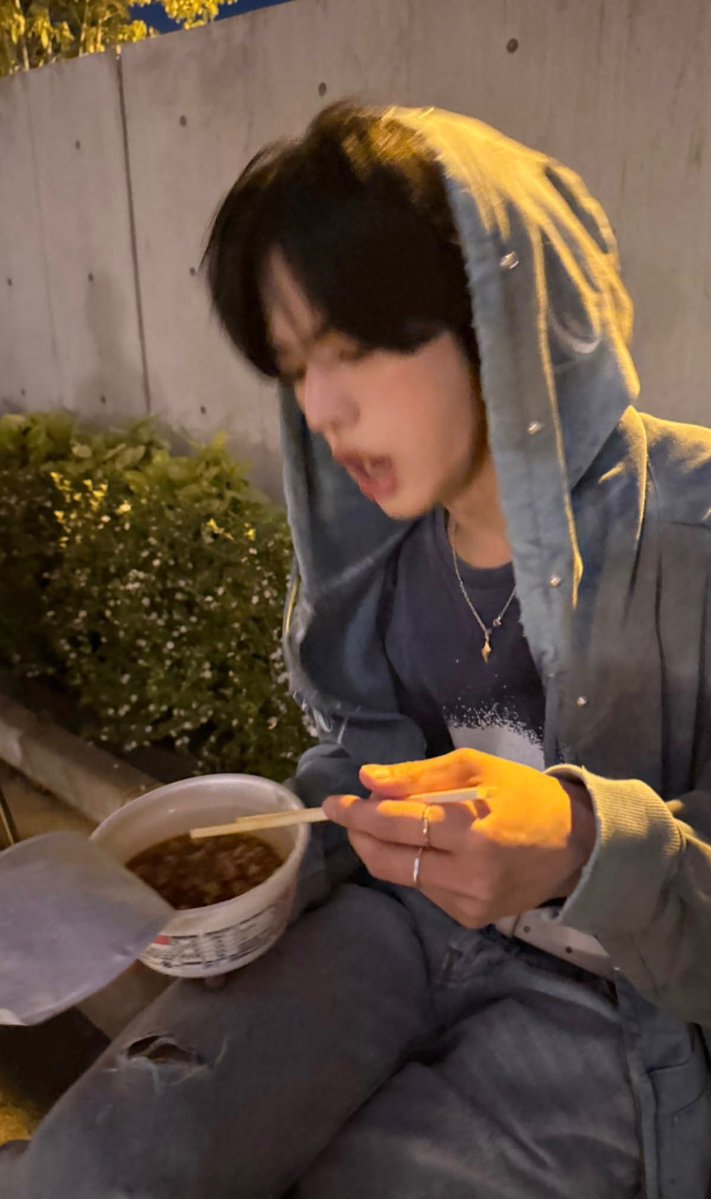 domdom_13_'s tweet photo. 근데 나는 이런 흔들림 속 도훈가 참 조음. https://t.co/EOkdmhYFq5