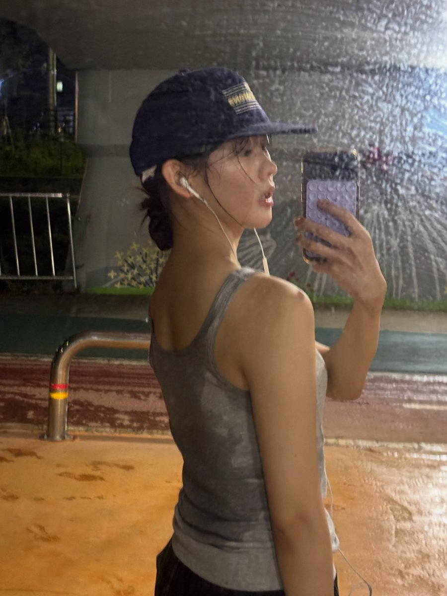 AttackerSumin's tweet photo. @AttackerJunhwi abis jogging kayaknya enak makan apel https://t.co/Y6LL4xmNmQ