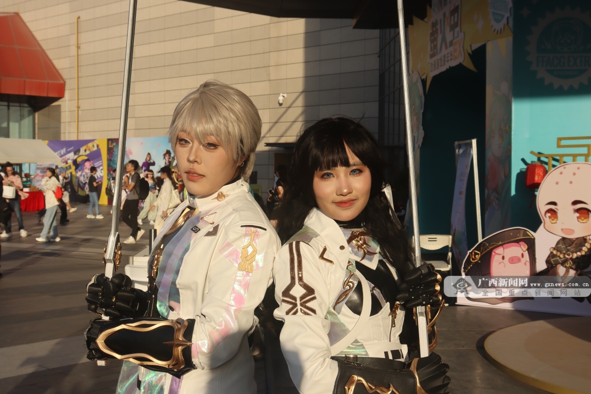 RubyLeightwquf's tweet photo. Just had an epic time at this year’s anime convention!  Met amazing cosplayers, grabbed exclusive merch, and sang along at the live stage. Con season’s absolutely the best! https://t.co/ys0WzGjJJL