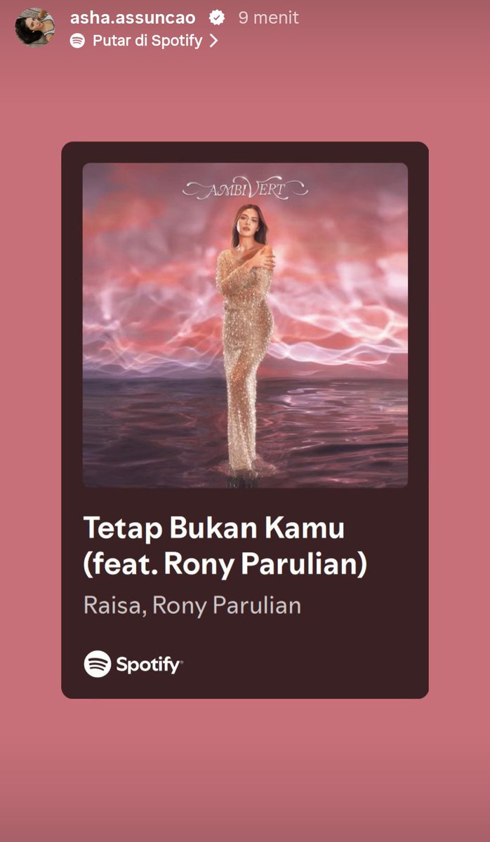 tuperwerbiru's tweet photo. Tbtb bgt ceweku up lagu cowony @ayayeayyy https://t.co/YMRhUxDahn