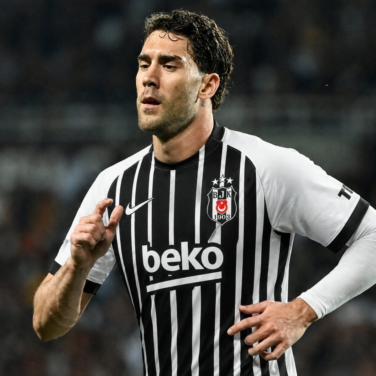 pusholder's tweet photo. RESMİ | Dusan Vlahovic, Beşiktaş'ta. https://t.co/V7aM0sGIwT