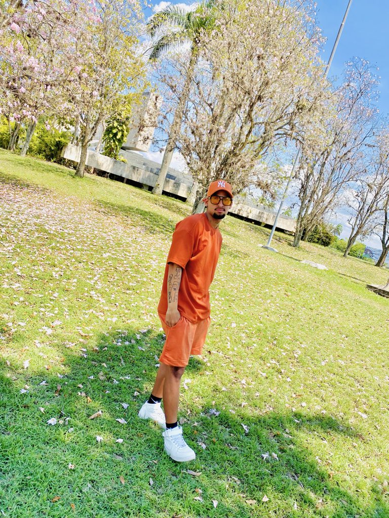 ChristianTheWig's tweet photo. Orange 🍊🧡https://t.co/BLOglyjzSe https://t.co/ld2WJw9ZyT