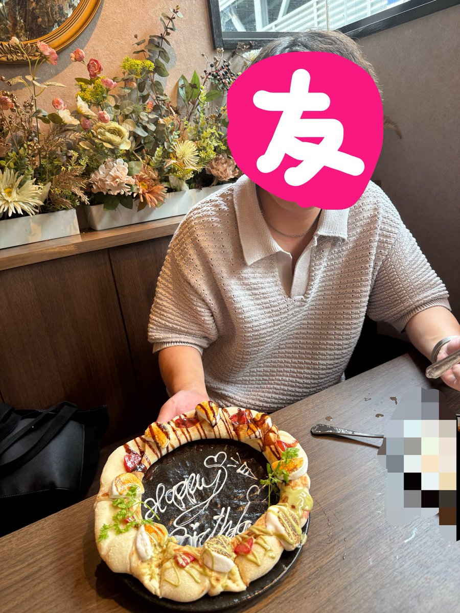 Pchajissha's tweet photo. 今日は昼におとももちの誕生日をお祝いしてきた🎊
誕生日先月だったけど笑 https://t.co/UwfEbTu2IW