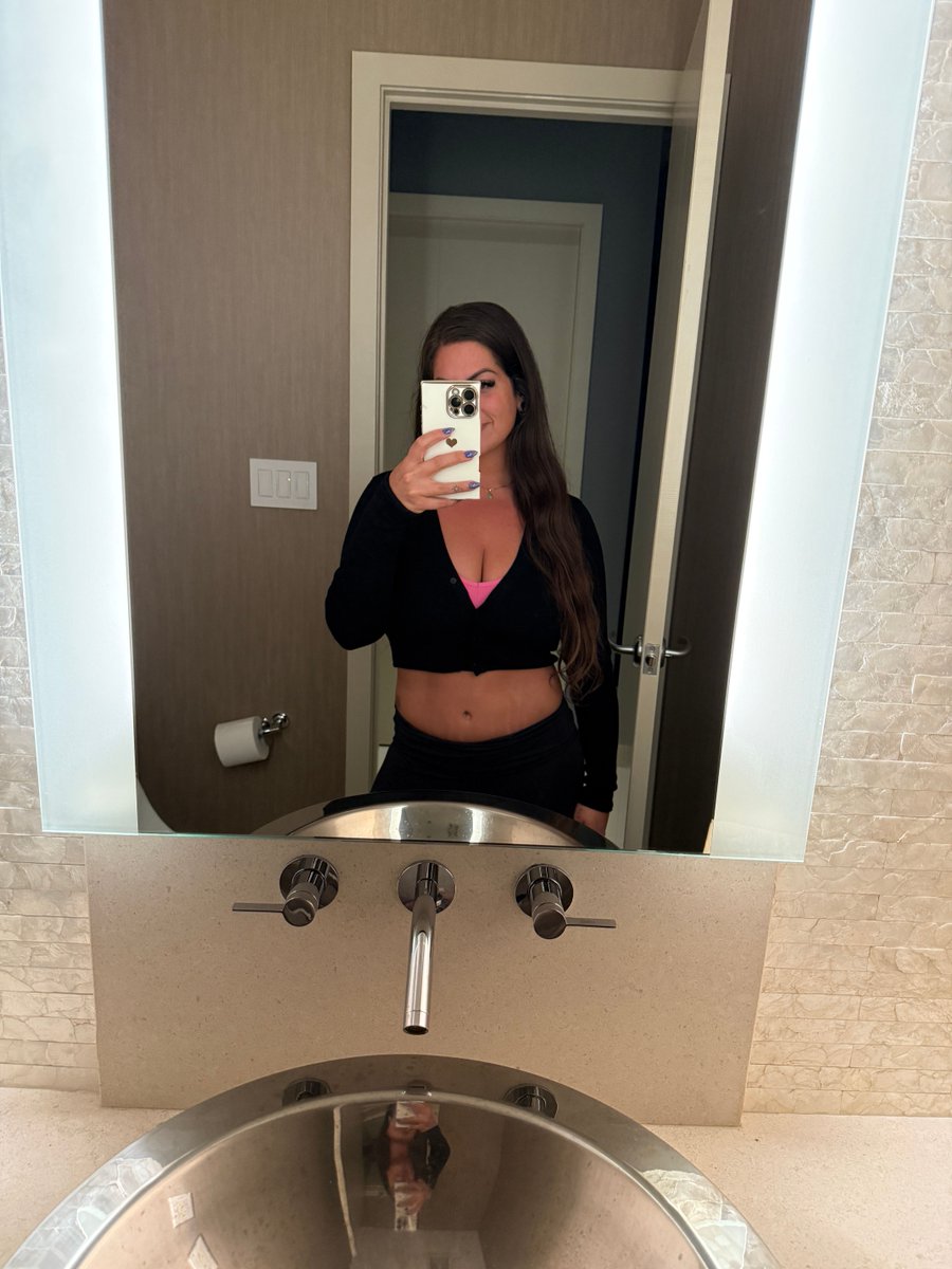 persianfantasyy's tweet photo. Just checking in to see who's thinking about me today...💭🤍 https://t.co/Mj8YskFHFg