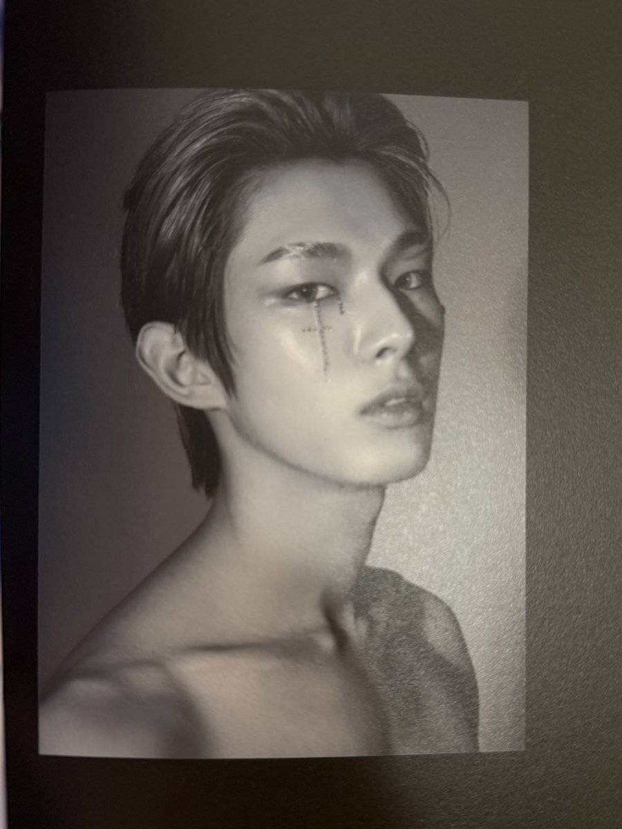 luminiiiii's tweet photo. We don’t talk about these concept photos enough https://t.co/2XxaqcCI2y