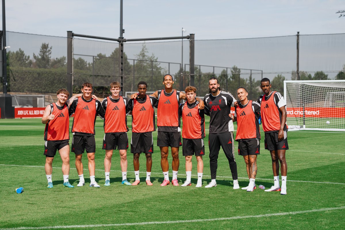 LFC's tweet photo. 😁📸 https://t.co/K6OCSpvLfC