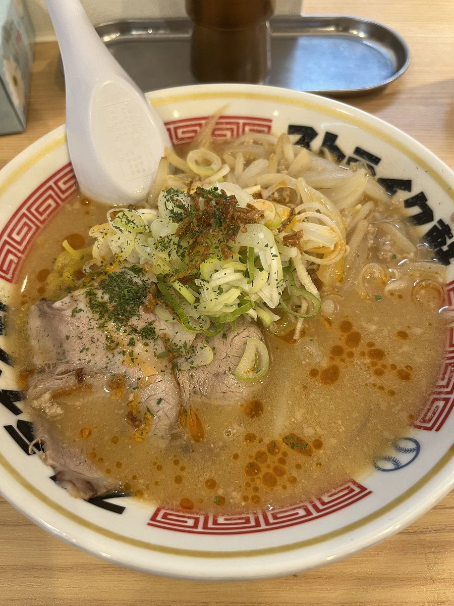 hero_base's tweet photo. 初めてストライク軒のカーブ(味噌)を食べた。
野菜もしっかりと入っていて食べ応えがあり美味しい。
ほぼシンカー(鶏白湯)しか食べないけどこれは食べるローテーションに入れても良いなと確信している。 https://t.co/ZwfQyXbXG1