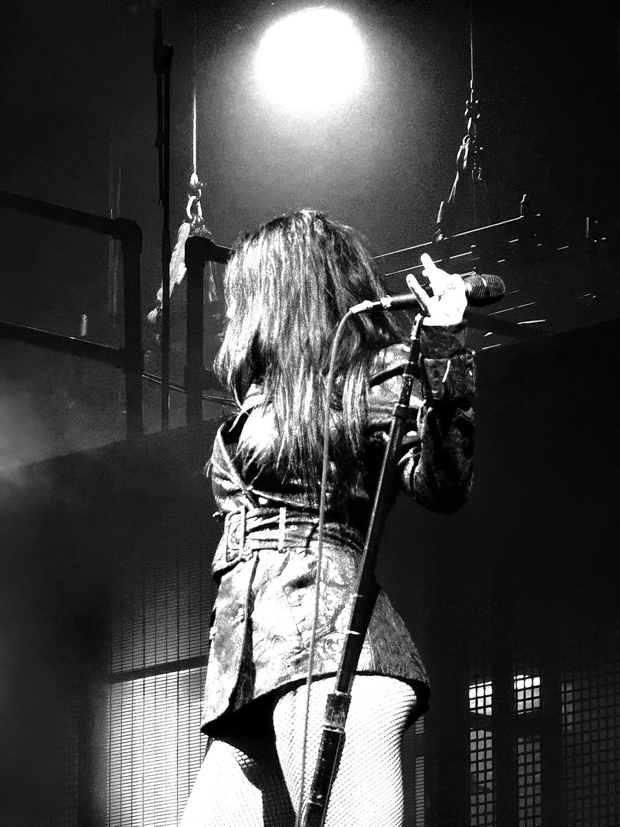 charli_xcx's tweet photo. went on the road with a journalist and then they wrote about it and now my favorite phrase ever is “off the record”.

https://t.co/ufqll3N1Rv https://t.co/y56IKkyBS1