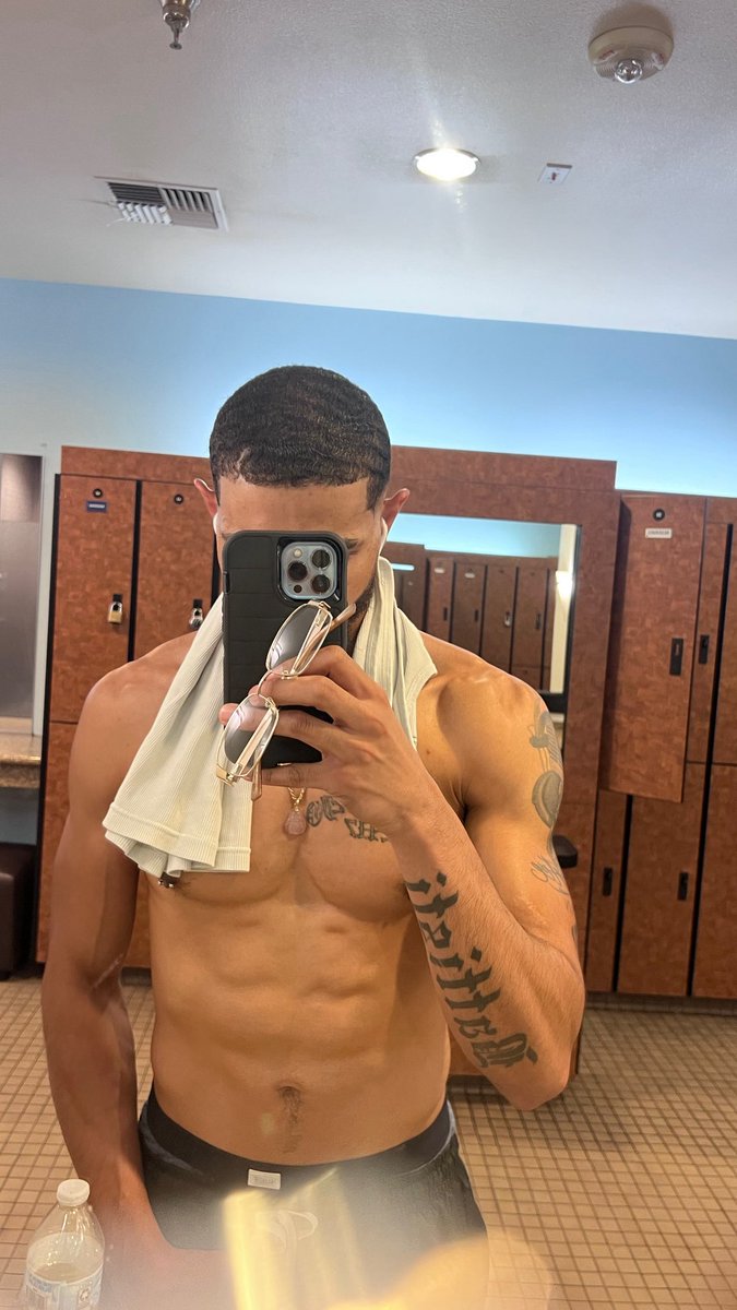 Rhinoo2q's tweet photo. Ion think yall 👀 how im comin 🦍

#gym #progress https://t.co/58OQSkwTTA