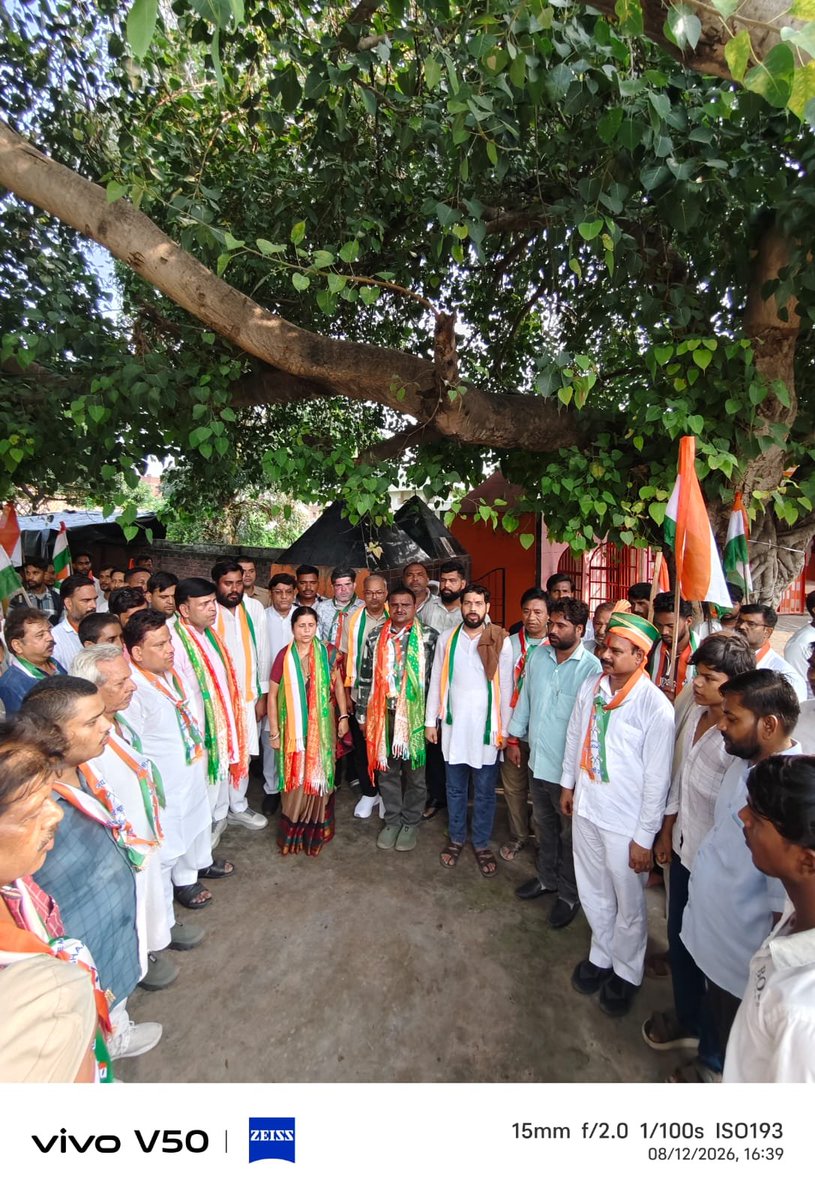 marchanapandey's tweet photo. "शौर्य, त्याग और बलिदान की पहचान हो,
तिरंगा🇮🇳 तुम भारत की आन-बान-शान हो।"

विधानसभा क्षेत्र के अंतर्गत मंडल—गुरसहायगंज नगर में #HarGharTiranga अभियान के निमित्त संगठन के समर्पित पदाधिकारियों एवं उत्साही कार्यकर्ताओं द्वारा आयोजित “तिरंगा यात्रा” में सहभागिता कर राष्ट्रभक्ति के इस महापर्व का साक्षी बनने का सौभाग्य प्राप्त हुआ।

हाथों में तिरंगा, हृदय में देशभक्ति और जुबां पर भारत माता की जय के जयघोष के साथ निकली यह यात्रा राष्ट्र के प्रति हमारे संकल्प, समर्पण और गौरव का प्रतीक है।

जय हिंद! 🇮🇳
वंदे मातरम्! 🇮🇳

@BJP4UP @myogiadityanath @mppchaudhary @idharampalsingh