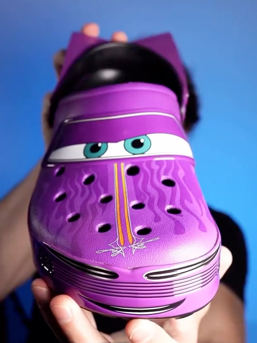 ModernNotoriety's tweet photo. Pixar and Crocs are dropping a "Ramone" Crocband Clog for the 20th anniversary of Cars 🚗

🗓️ August 14-16th (D23 Exclusive) https://t.co/F40Pf6eXn8