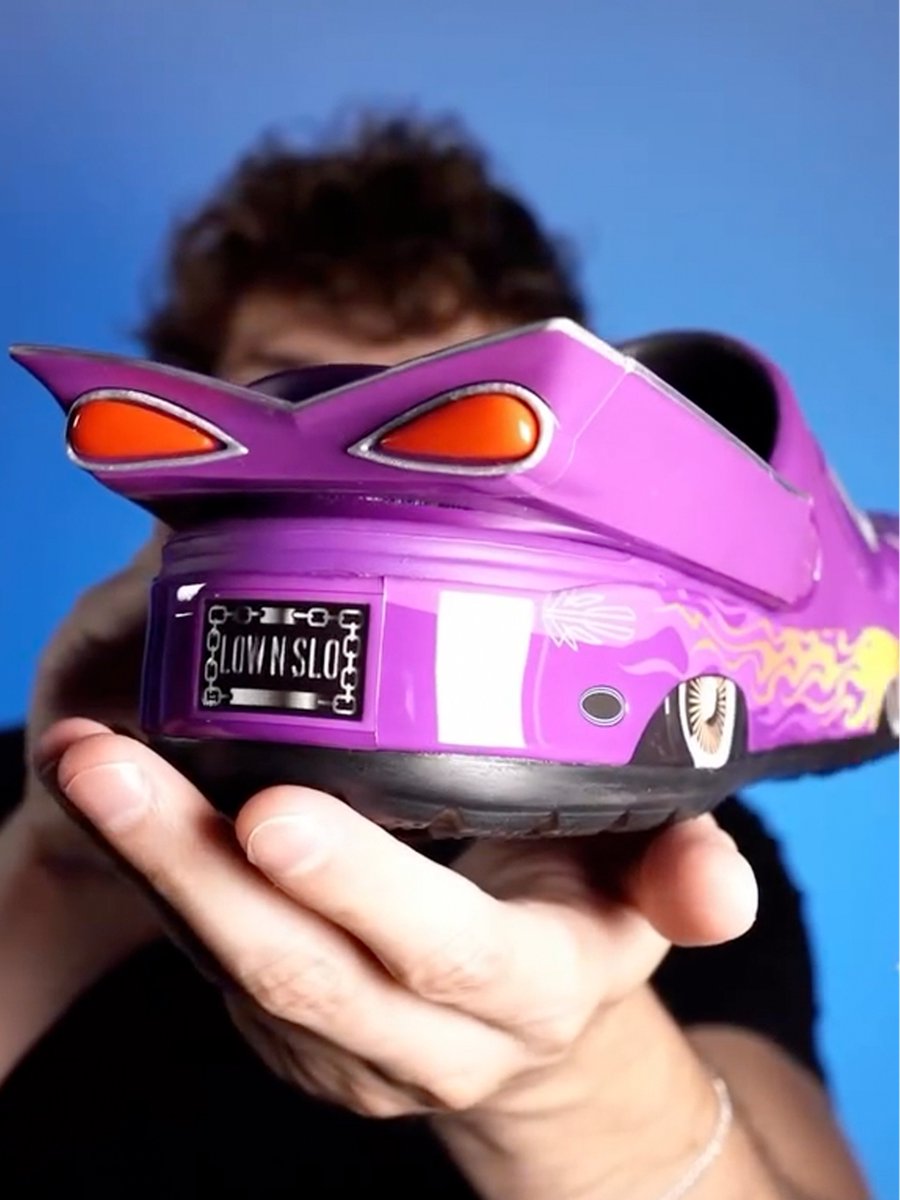 ModernNotoriety's tweet photo. Pixar and Crocs are dropping a "Ramone" Crocband Clog for the 20th anniversary of Cars 🚗

🗓️ August 14-16th (D23 Exclusive) https://t.co/F40Pf6eXn8