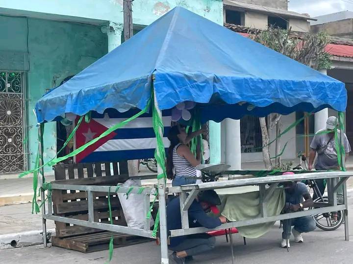 GobCamaguey's tweet photo. Lista feria agropecuaria, comercial y gastronómica en #Camagüey en homenaje al Centenario del Natalicio del Comandante en Jefe #Fidel.
Más información: https://t.co/hv9vRLSTIR
1/2 https://t.co/27RPs15dBs