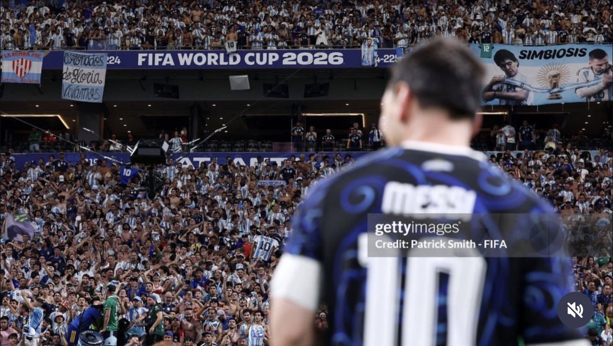 FinoYossen's tweet photo. Días como hoy me confirman algo que siempre pienso: la Selección Argentina es lo más grande que hay de las cosas terrenales.
Porque atraviesa TODO lo que no lo es: la familia, el amor, los valores y las convicciones.

Nada más puede hacerlo. Ojalá hoy pueda paliar ese dolor, Leo. https://t.co/nzgpM1qJuo