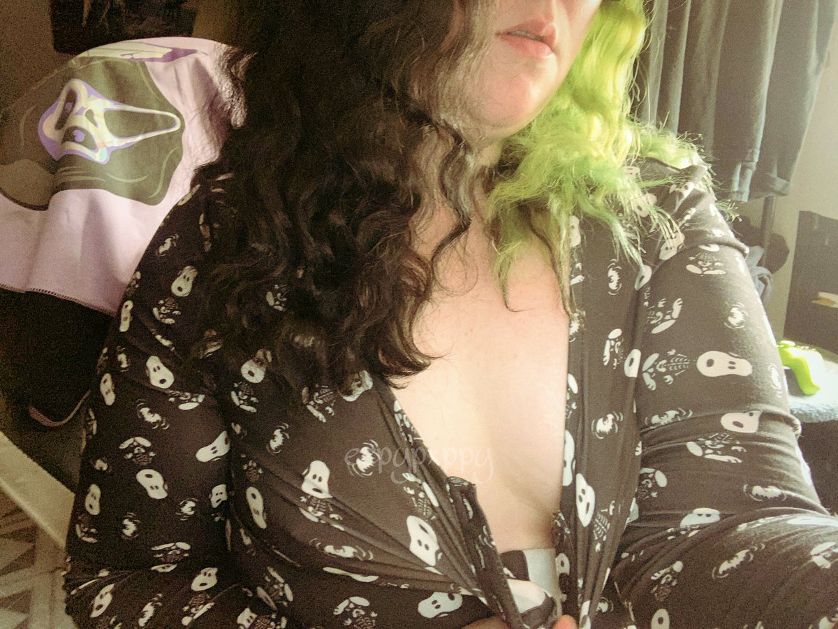 eepypxppy's tweet photo. Do u like my new snoopy pj’s? https://t.co/rvrIxWsdY3