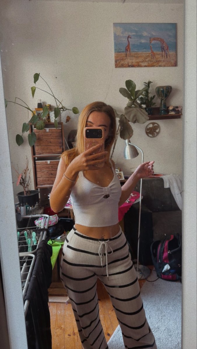 Celinajap's tweet photo. Welcher Lutscher ist willig mir ohne viel zu quatschen Geld zu senden?

#herrin #money #geldherrin #moneydom #godess #paypig #geld #geldsklave #findom #moneygodess https://t.co/cWVoFA4T84