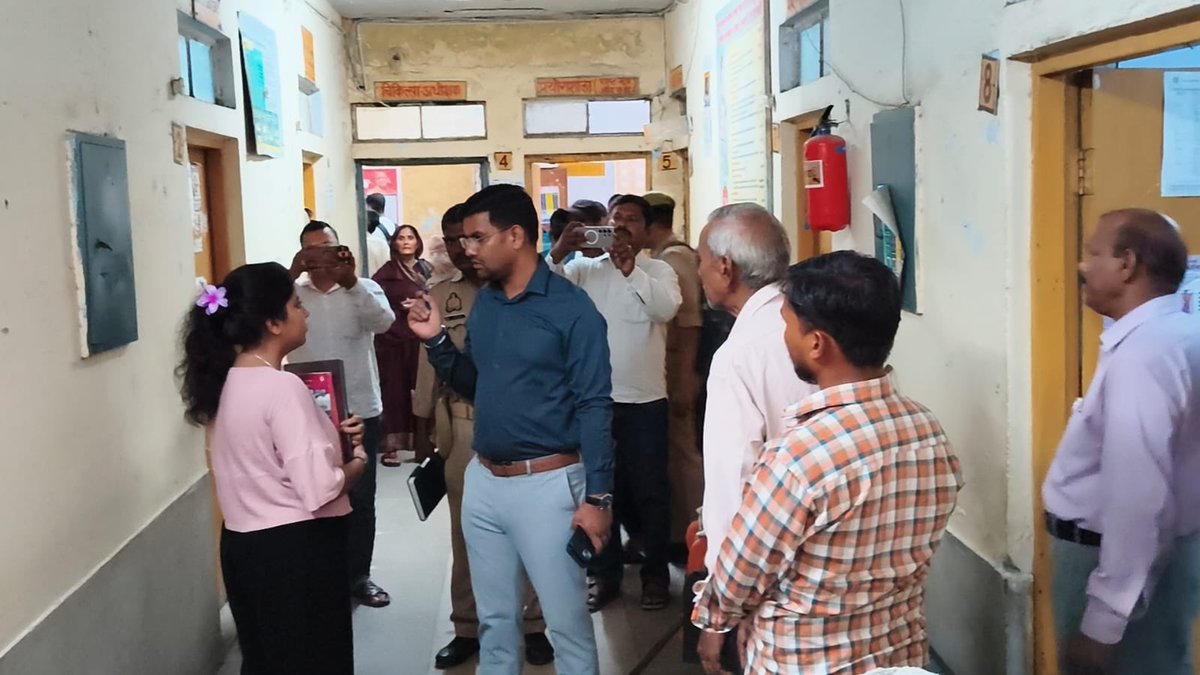 SDMAonlabareily's tweet photo. @dmbareilly महोदय के निर्देशानुसार आज CHC आंवला का निरीक्षण किया गया। सभी कार्मिकों की समय से उपस्थित आकर अपनी ड्यूटी दौरान में उपस्थित आए visitors के सम्यक इलाज हेतु निर्देशित किया गया। https://t.co/IKx32QyDeQ