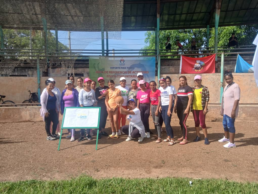 MarbelisMartB's tweet photo. "Ser joven es tener la fuerza para soñar y el valor para transformar. Hoy celebramos a quienes construyen el presente con su energía, sus ideas y su entrega.¡La juventud no es solo una edad, es una actitud!. 
#DiaInternacionalDeLaJuventu https://t.co/DsUP86jAQH