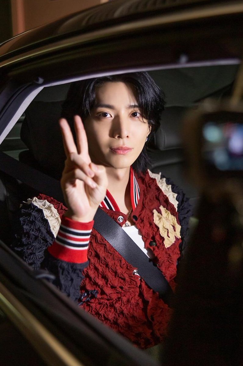 A1Celeste's tweet photo. 3 years ago Drive5 by Hwiyoung was released! His first solo song https://t.co/Uwe0jYdN4w