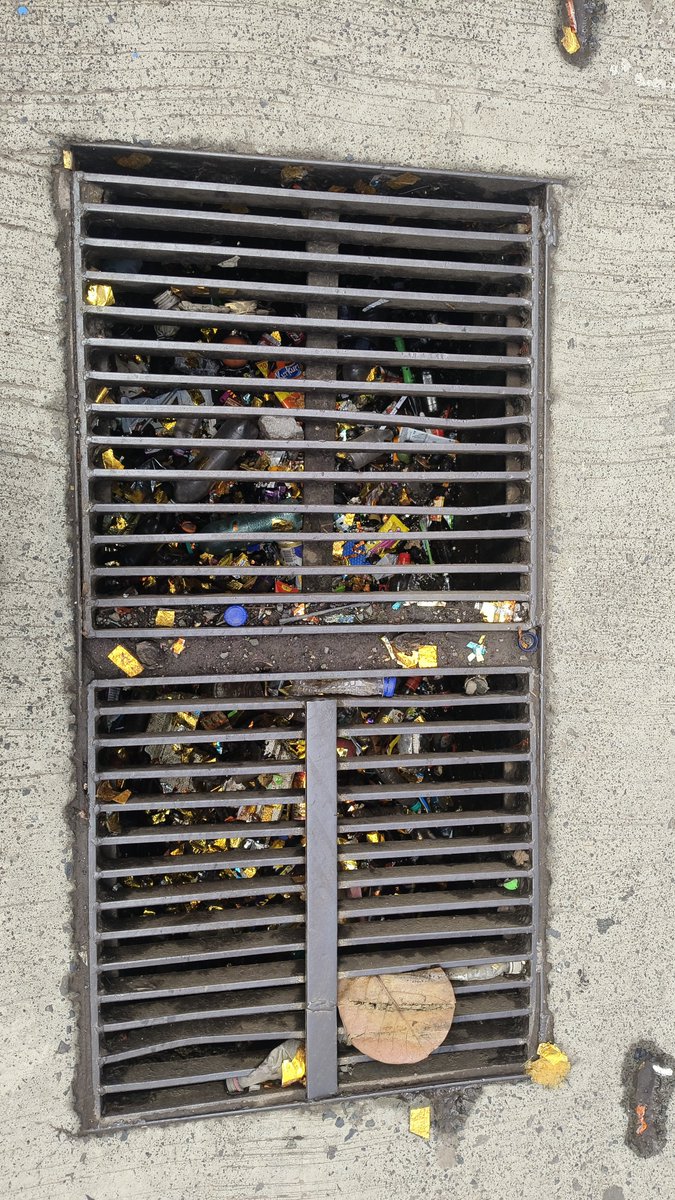 karanSinghiyc's tweet photo. Built just 2 years ago at the cost of lakhs, and this new drain is already clogged with garbage! What kind of quality work is @mybmcWardPN doing? This is a serious threat to public health.
📍 Manchhu Bhai Road, near Sarju Dairy, Malad East. @mybmc
@SiddharthAtWork @AshwiniBhide https://t.co/XdupEOJWHd