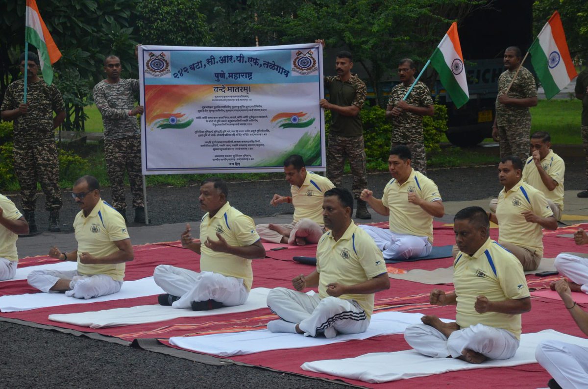 co242bncrpf's tweet photo. स्वतंत्रता दिवस समारोह-2026 के उपलक्ष्य में आज दिनांक 12.08.2026 को 242 बटालियन, सीआरपीएफ के मुख्यालय परिसर में आयोजित *योग सत्र* के दौरान 'वंदे मातरम्' सामूहिक गायन कार्यक्रम का आयोजन किया गया। @WSCRPF2016  @crpfkks @crpfindia https://t.co/78XCRbNCGA