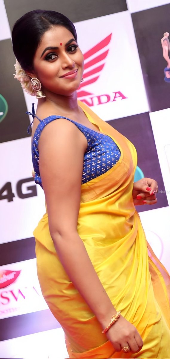 cinemaglitz_'s tweet photo. Tollywood missed her.. #Poorna https://t.co/DkrikRtud9