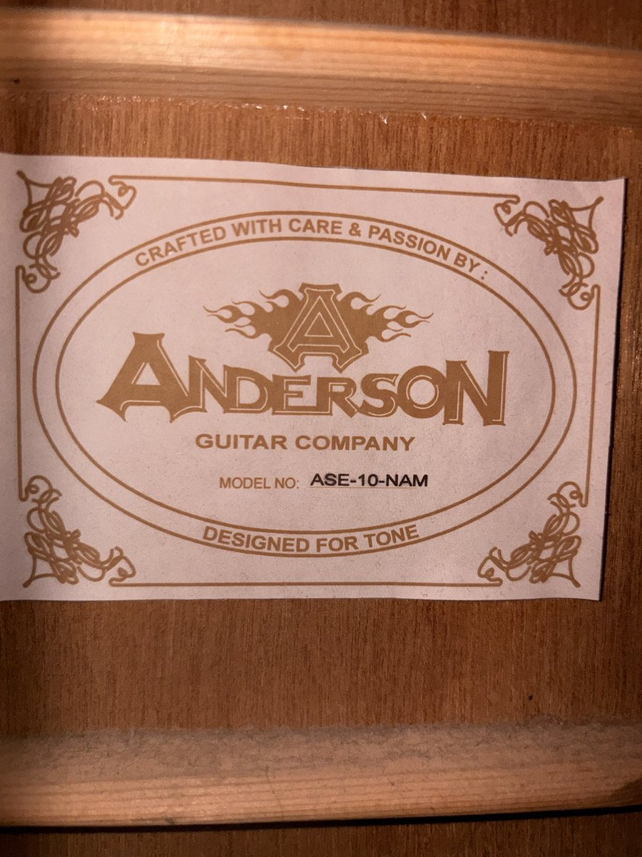 heendsome28's tweet photo. wts gitar akustik Anderson ASE-10-NAM
ukuran: 3/4 
likenew, dijual krn cuma dipake 1x
price n condi dm

#wts #wtb #zonauang https://t.co/j07z07BXV5