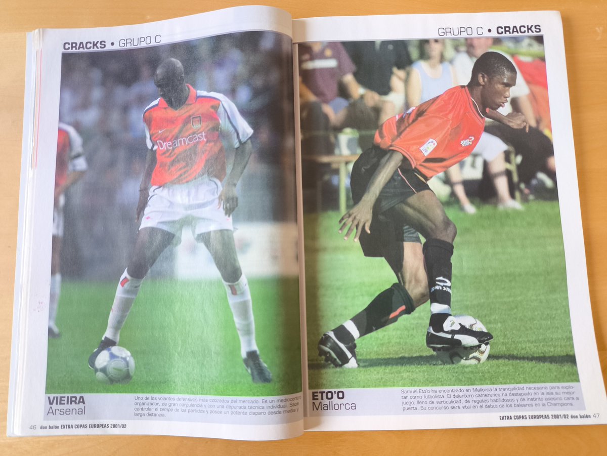 Marcador_Retro's tweet photo. 📼 REBOBINANDO | 2001

Uno, Vieira, ya era una pieza fundamental del Arsenal. 🔴⚪️

El otro, un joven Samuel Eto’o que comenzaba a deslumbrar en el Mallorca. 🔴⚫️

Así los presentaba Don Balón antes de la Champions 2001/02.

Dos leyendas. ⚽️

#MarcadorRetro #FútbolRetro https://t.co/pKyZtL4Pkj