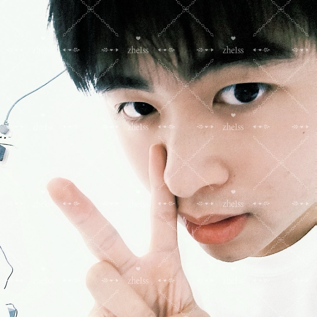 zhe1ss's tweet photo. 好看吗？鼻勾➕贞操锁更好看
喜欢你顶着狗证傻笑的样子
依旧和其他傻逼🤪一样挂在推上
三连支持领原图
#曝光 #傻逼 #反差 #恶堕 #贞操锁 https://t.co/9v7HbZrlas