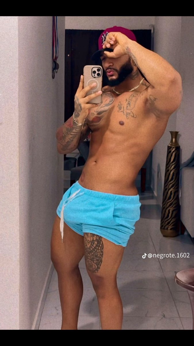 joel2102's tweet photo. Me topé con este papi en la calle y está riquísimo. Hay contenido por ahí de Neptuno fit? https://t.co/xrvNml97wa