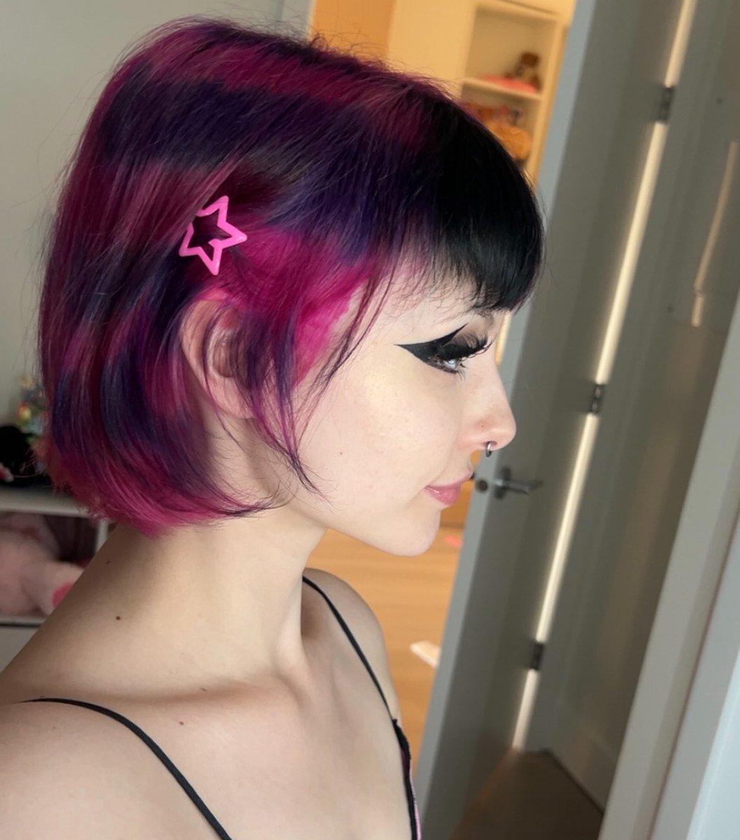 cashforchloe's tweet photo. cheshire cat hair 💜🩷 https://t.co/XyhE1HUbBG