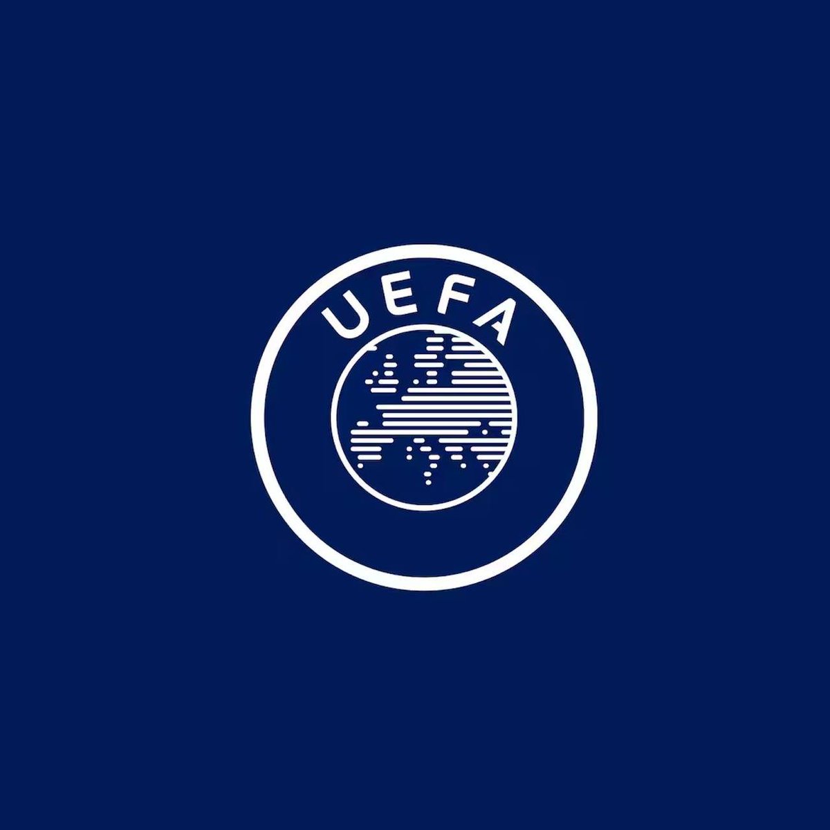 CLJugada's tweet photo. 🚨URGENTE‼️ UEFA quiere cambiar DRÁSTICAMENTE el uso del VAR.

Roberto Rosetti, jefe de arbitraje de UEFA, reconoce que se ha ido demasiado lejos analizando situaciones “microscópicas” y quiere que el VAR vuelva a intervenir únicamente ante errores claros y evidentes.

🗣️ “Es fútbol, no PlayStation. El árbitro tiene que controlar el partido”.

La intención de UEFA es dar un paso atrás con el VAR y devolverle mayor protagonismo y autoridad al árbitro.

¿Estamos ante el cambio que necesitaba el VAR? 👀
