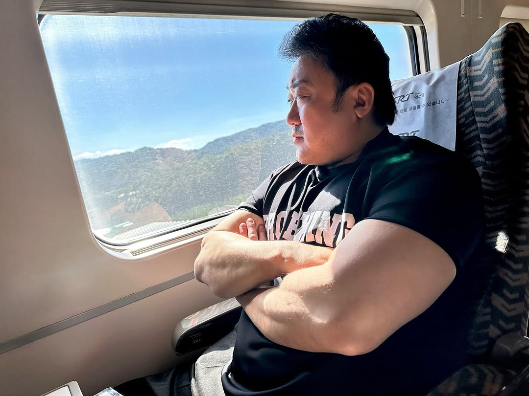donlee5el0's tweet photo. Train to Busan https://t.co/dQPoq95BRB