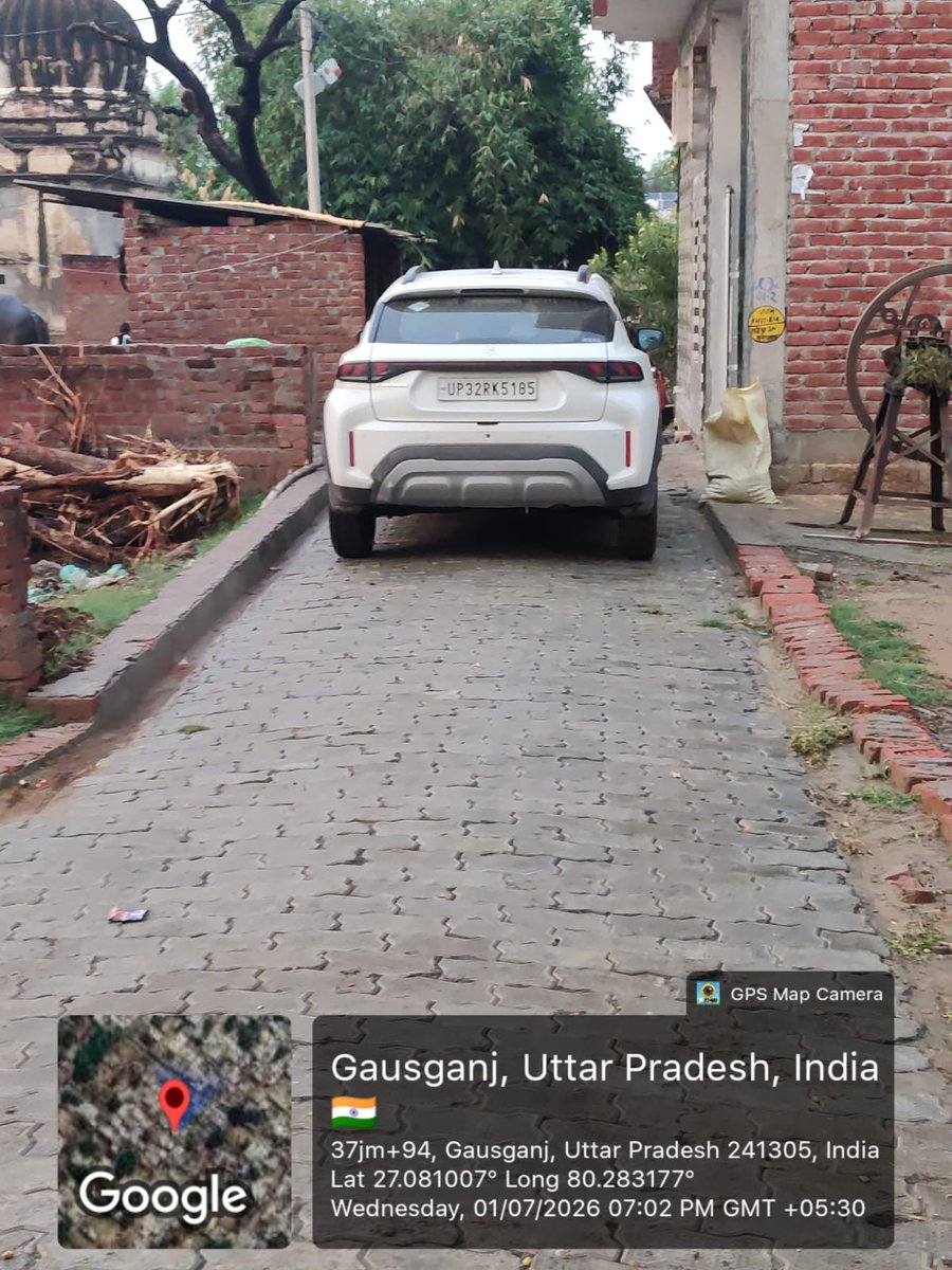 indianup30's tweet photo. 🚨 #हरदोई | #गौसगंज

🚗 सार्वजनिक रास्ते पर कार खड़ी करने से आवागमन बाधित होने का आरोप

⚠️ गौसगंज में सार्वजनिक रास्ते पर कार खड़ी किए जाने से राहगीरों को आने-जाने में परेशानी होने की बात सामने आई है। स्थानीय लोगों में इसको लेकर 😡 आक्रोश है।

📍 लोगों का आरोप है कि रास्ते पर वाहन खड़ा रहने से रास्ता संकरा हो जाता है और 🚶‍♂️🚶‍♀️ आने-जाने वालों को दिक्कतों का सामना करना पड़ता है।

🚘 वाहन नंबर: UP32RK5185
👤 वाहन मालिक के रूप में शिवम पटेल उर्फ बबलू पुत्र राकेश कुमार, निवासी कटरा गौसगंज, थाना कासिमपुर चौकी गौसगंज के निवासी हैं।

📢 स्थानीय लोगों ने संबंधित अधिकारियों से मौके की जांच कर रास्ता 24 घंटे खाली कराने और आवश्यक कार्रवाई की मांग की है।

 @hardoipolice @Uppolice @UPGovt @CMOfficeUP