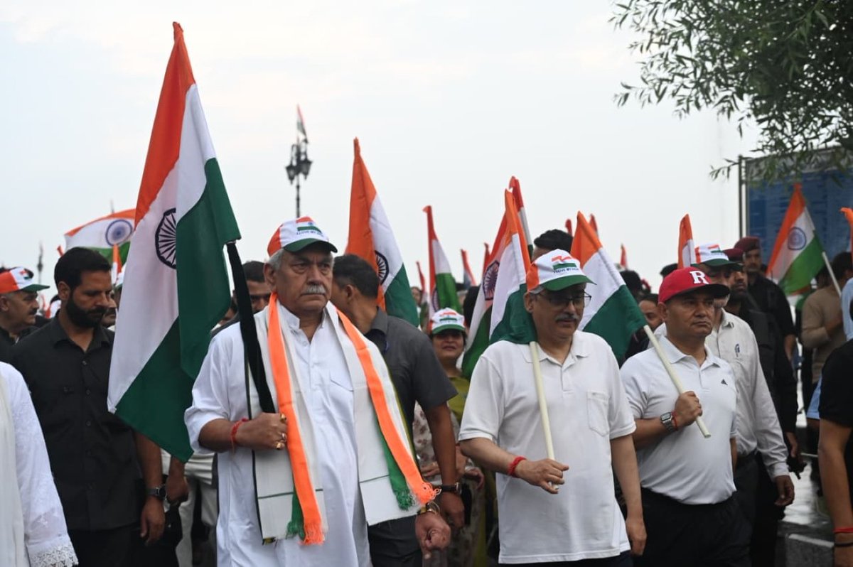 diprjk's tweet photo. Lieutenant Governor Manoj Sinha today participated in the Tiranga Yatra in Srinagar, marking a powerful celebration of national pride and the confluence of Har Ghar Tiranga with the 150th anniversary of Vande Mataram.

He said the Tiranga embodies India’s consciousness and pride, while the Tiranga Yatra sends a strong message of a nation that must always move forward.

LG urged citizens to contribute to nation-building through character, honesty, hard work, unity and service, honouring the sacrifices of the nation’s martyrs.

#TirangaYatra #HarGharTiranga #VandeMataram150 #ManojSinha #Tiranga #NationalPride #NationBuilding #Unity #JammuAndKashmir #IndiaFirst

📌 Follow:
X @diprjk | Instagram @dipr_jk
@OfficeOfLGJandK @CM_JnK