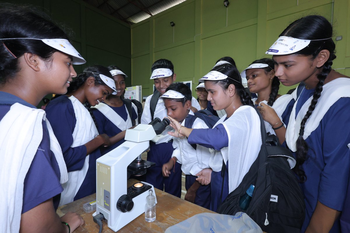 icmrnihrdib's tweet photo. Day 2 of #ICMRSHiNE2026 was successfully conducted at ICMR-NIHR Dibrugarh, inspiring young minds through engaging sessions on science, health and research. With enthusiastic participation, students explored, interacted and learned from the world of biomedical research. 🌟🔬#ICMR https://t.co/2uIyGv8hIz