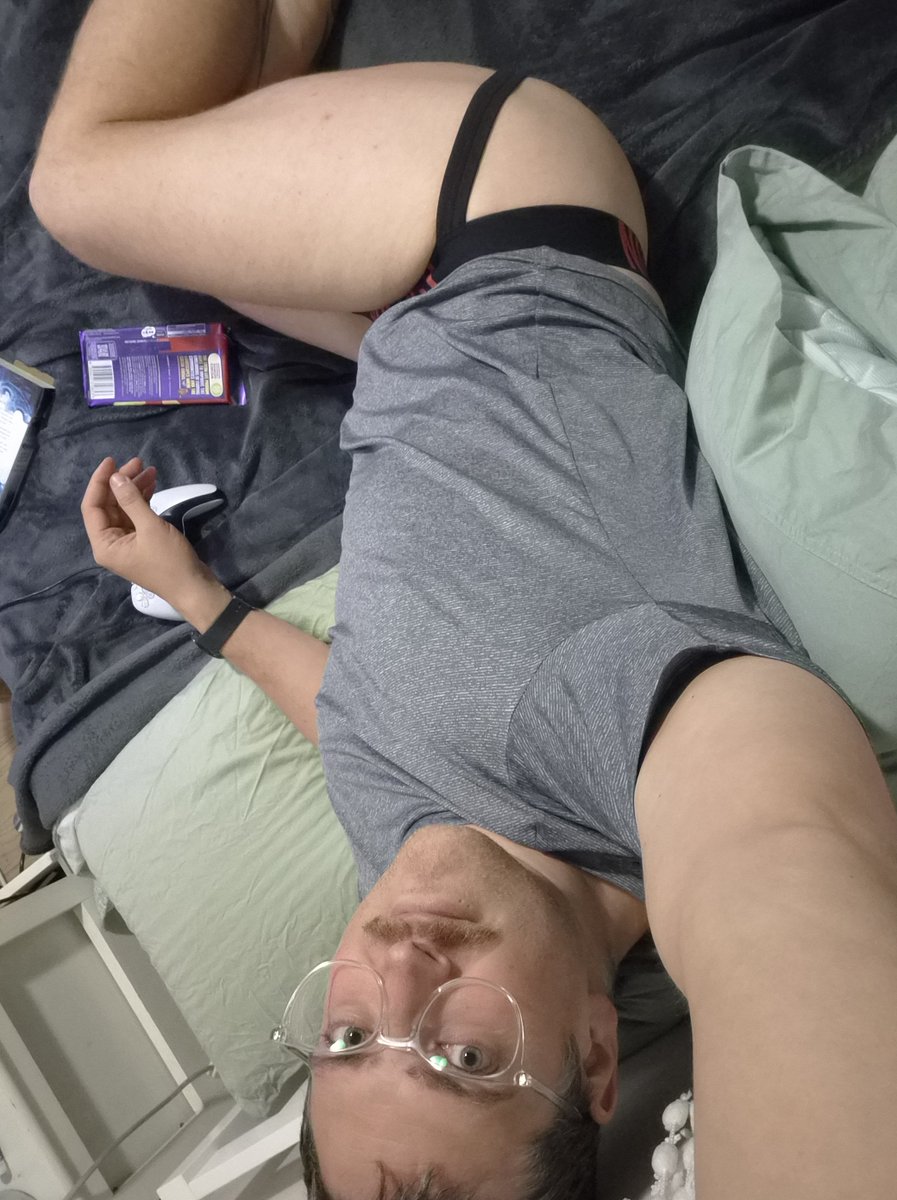 RobboAus89's tweet photo. I would love a cuddle in bed right now. Any volunteers in #perth https://t.co/uZdUHFqXfh