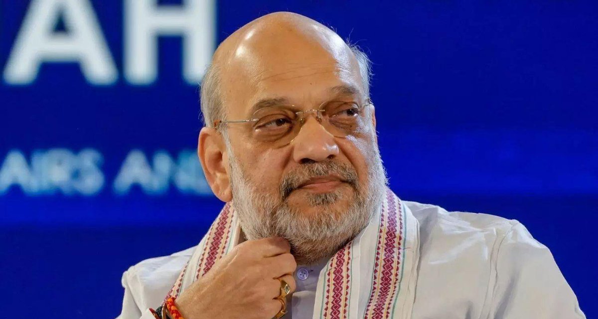 jeetusp's tweet photo. मशहूर संगीतकार विशाल ददलानी अपनी बात निष्पक्ष और बेबाकी से रखने के लिए जाने जाते हैं 

कल विशाल ददलानी ने एक वीडियो संदेश जारी करके कहा है कि 

जब छात्र जब जायज बात कर रहे हैं तो सरकारें नाजायज बात कर रही है 

दिल्ली में भी वही हुआ जो झारखंड में हुआ है 

दिल्ली में जो भी हुआ उसके जिम्मेदार गृहमंत्री अमित शाह है 

झारख��ड में जो हुआ उसके जिम्मेदार मुख्यमंत्री हेमन्त सोरेन है 

मैं दोनों को बहुत प्यार से बहुत इज्जत से बिना गाली दिए कहना चाहता हूं कि 

भारतीय राजनीति में एक कहावत है कि कुर्सी खाली करो जनता आती है