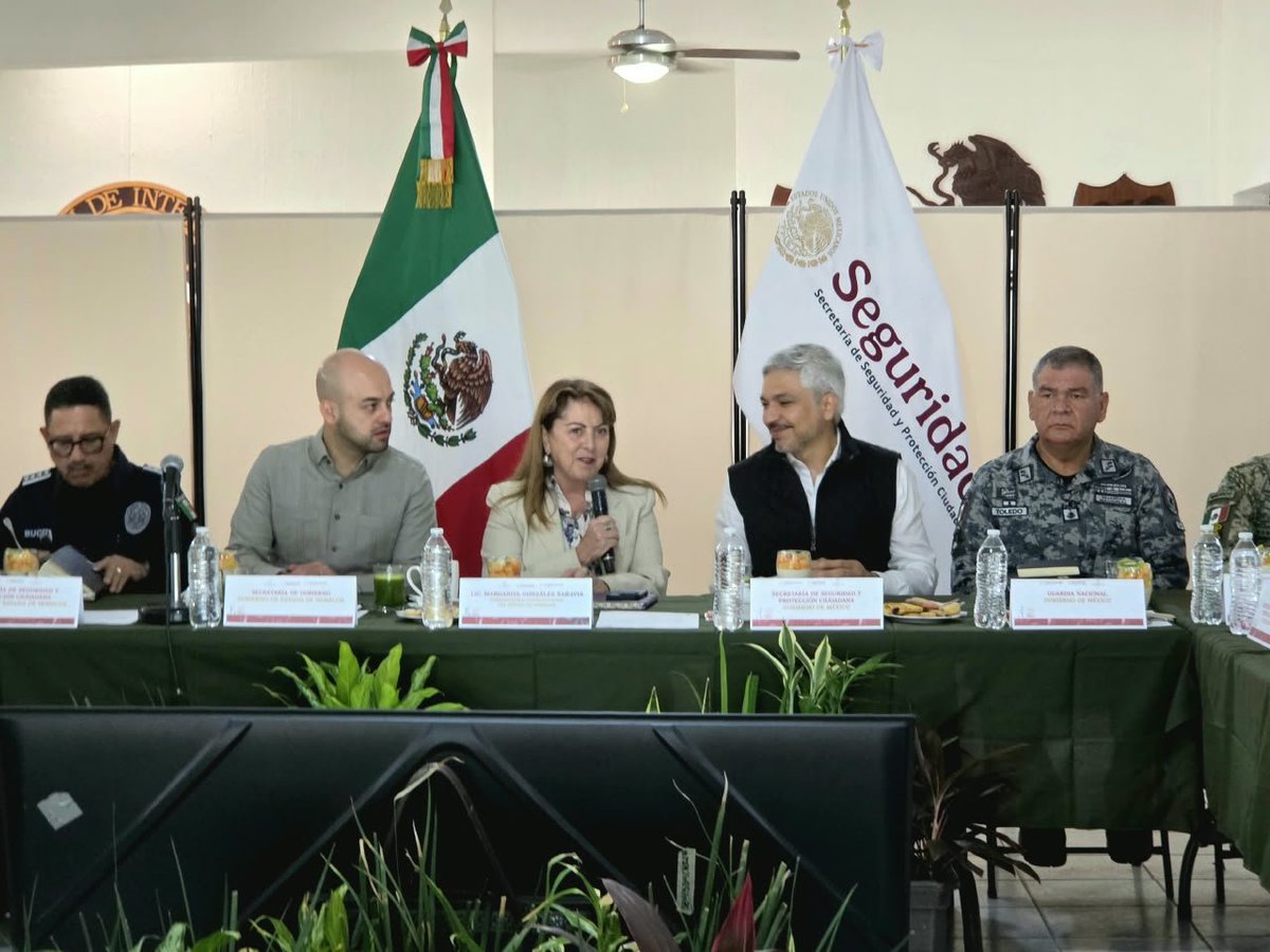 Luis_diazdeleon's tweet photo. #BuenMiércoles hoy realizamos mesa de construcción de paz en Cuautla con la presencia y participación de la Licencia @margarita_gs Gobernadora Constitucional de Morelos  @GobiernoMorelos 

El objetivo principal es seguir adelante con los trabajos y resultados de la Estrategia Nacional de Seguridad y el cambate a la extorsión. @GobiernoMX @GabSeguridadMX