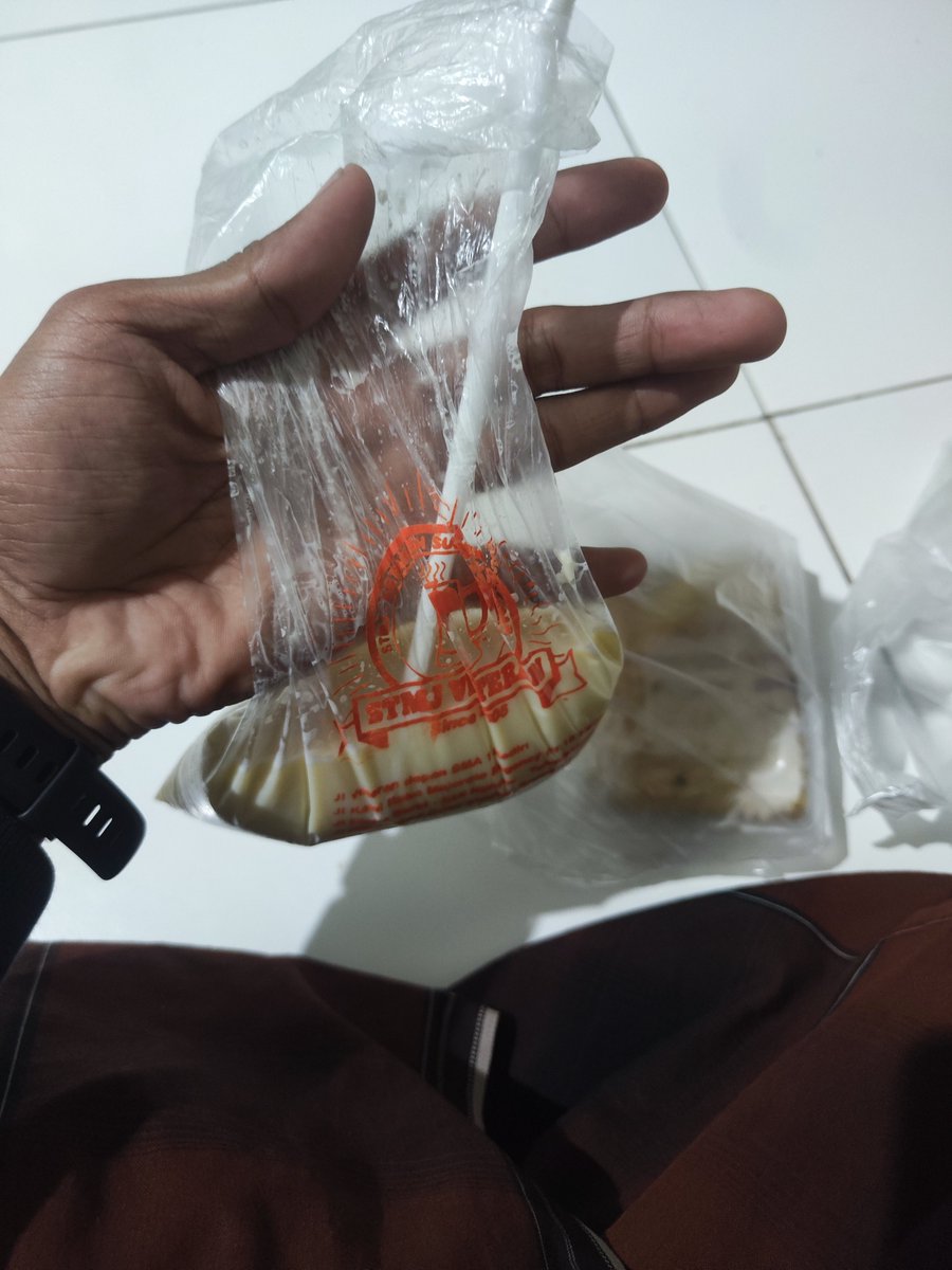 AbdanSidiq's tweet photo. Dingin dingin gini emang cocok cocoknya ini🥶 https://t.co/Gx3J2k6BYP