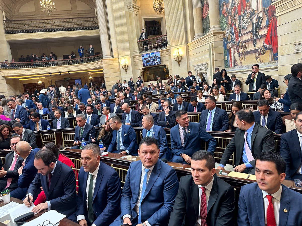 diegofranariza's tweet photo. Hoy elegiremos al nuevo contralor General de la República. Elegiremos a quién tendrá la responsabilidad de vigilar cómo se manejan los recursos de todos los colombianos.

En este momento iniciamos Congreso en pleno para definir quién asumirá este importante cargo. El reto es fortalecer el control fiscal, recuperar la capacidad de vigilancia en los territorios y garantizar que la ciudadanía cuente con todas las herramientas para participar y ejercer control sobre los recursos públicos.

@CamaraColombia @partidodelaucol